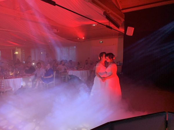 ÉVÉNEMENTIEL - Fumée Lourde pour l'ouverture de bal d'Élodie et Fiona
